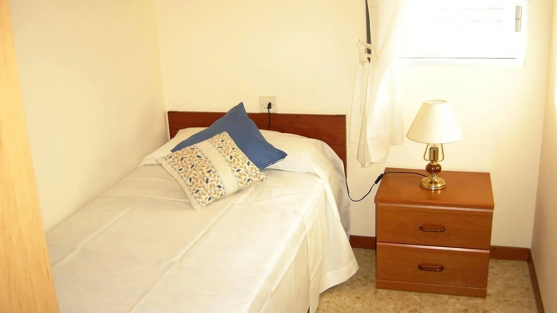 Apartaments Playas Lloret -Famous Family Resort Fenals Beach Lloret de Mar 0*,  Španělsko